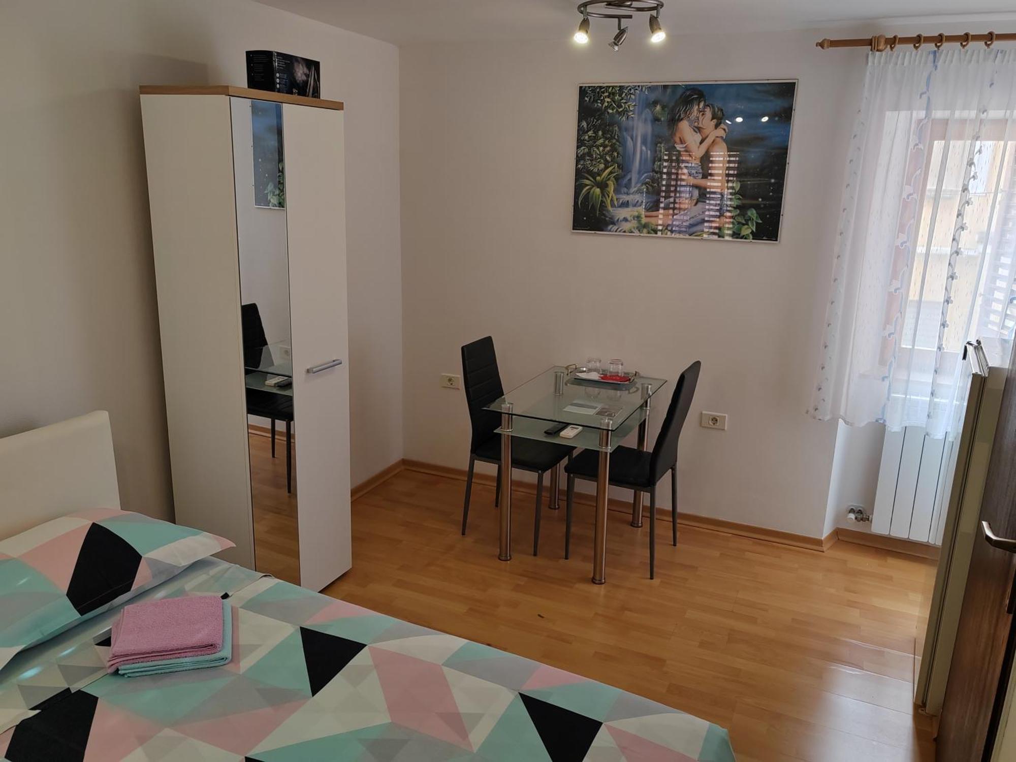 Rooms Neda Izola Bilik gambar