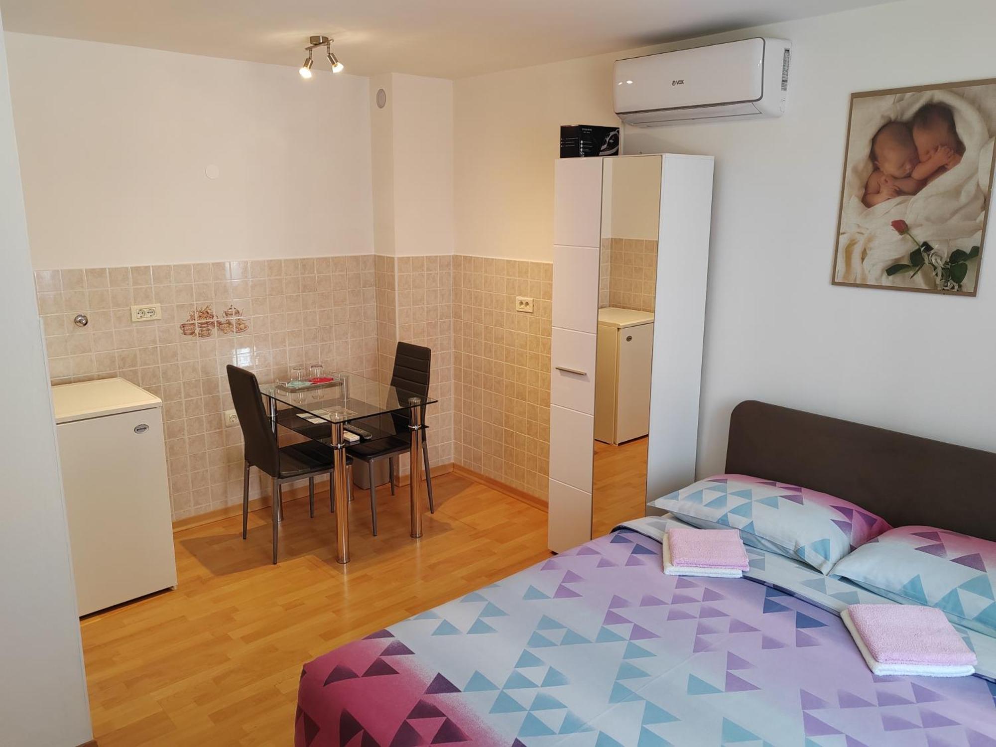 Rooms Neda Izola Bilik gambar